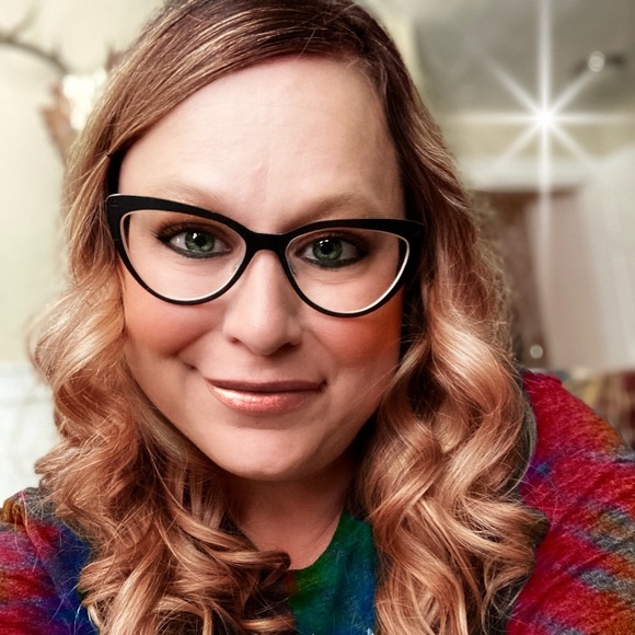 My name is Lara, but.. you can call me Flora if you want too… - Picture 2 of 3